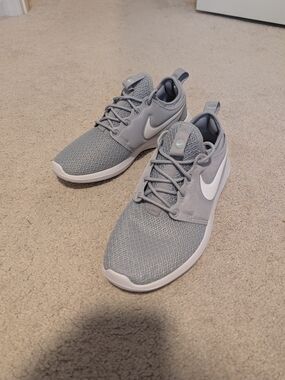 Women's 7.5 Nike Roshe Two Sneakers Wolf Grey